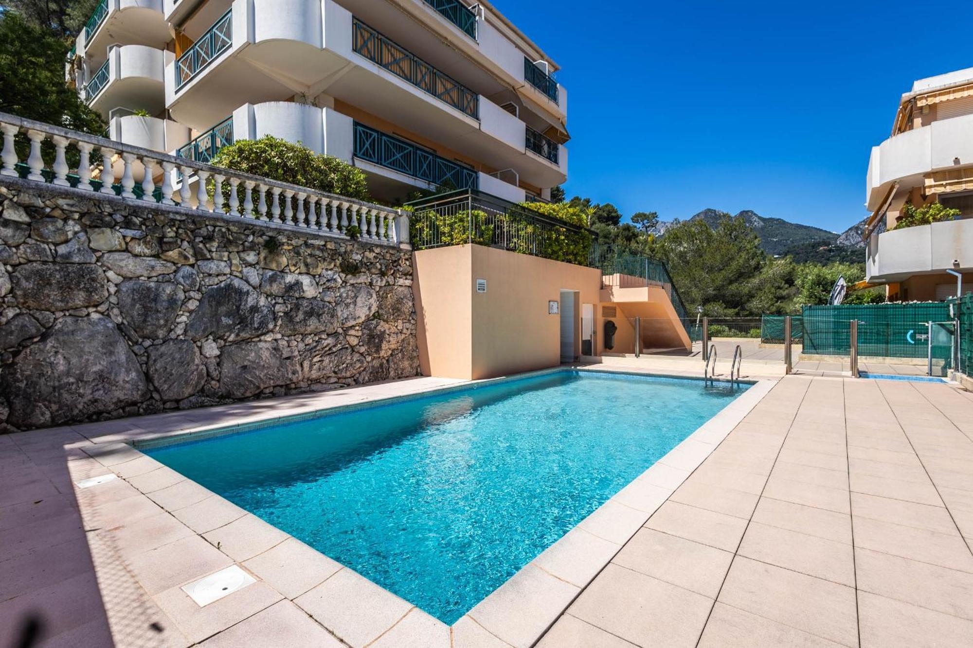 Mon Appart Avec Terrasse Et Piscine Roquebrune-Cap-Martin Ngoại thất bức ảnh